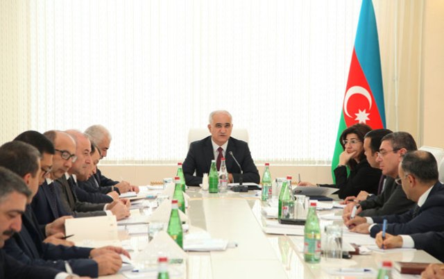 Nazir prezidentin iradlarını yada saldı